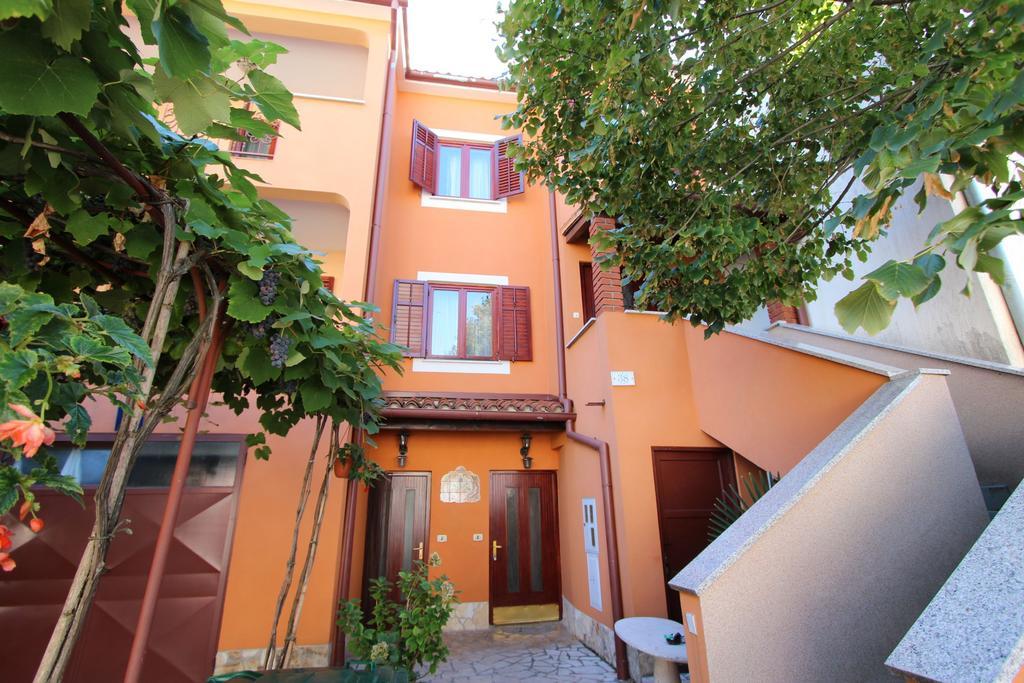 Apartments Grace روفينج المظهر الخارجي الصورة